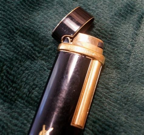 saint laurent zapalniczka